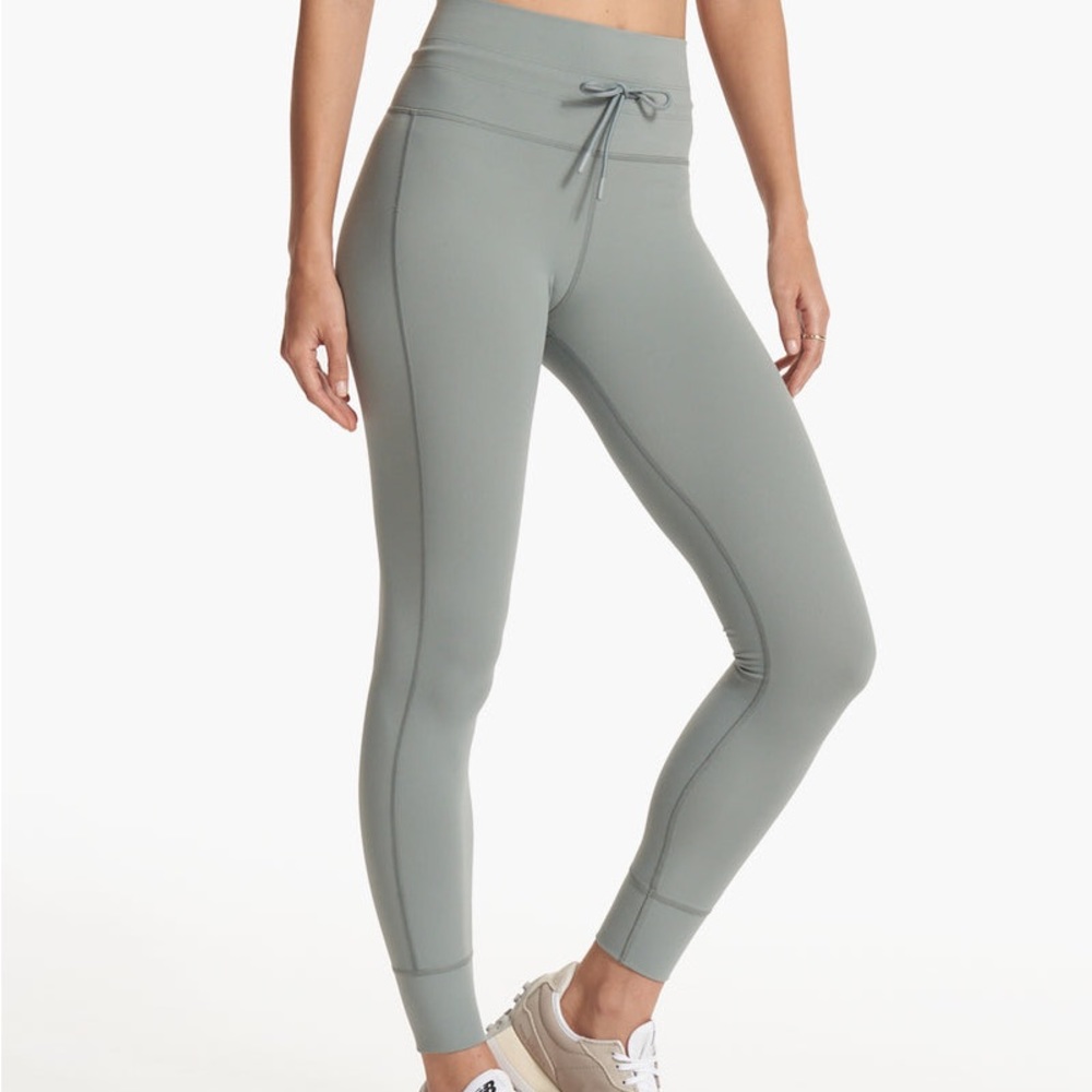 Vuori Daily Legging - Heather Grey - Large